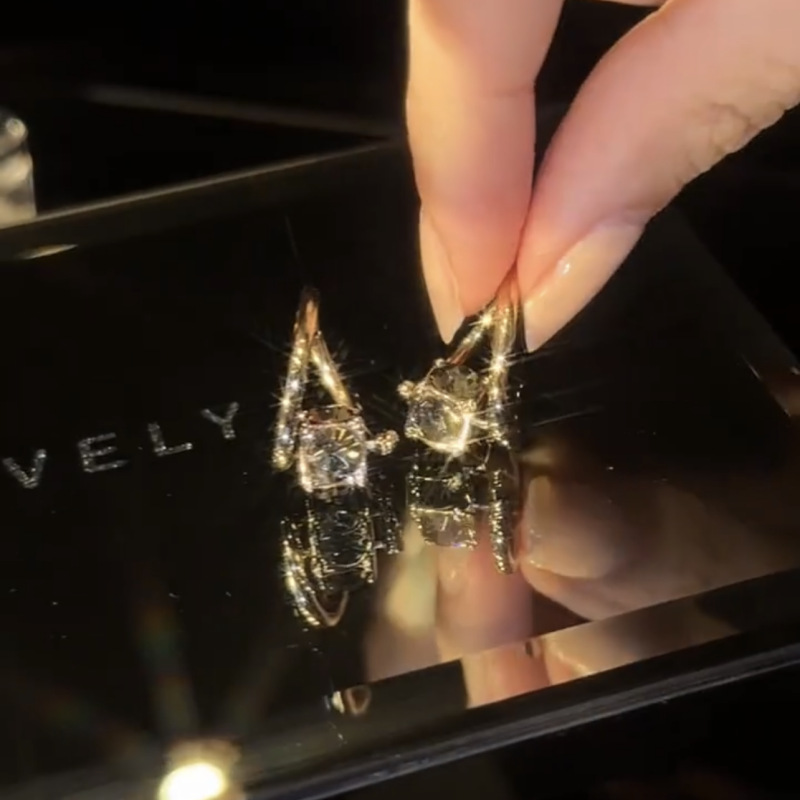 🎉New Year Hot Sale✨Minimalist Rotatable Zircon Earrings