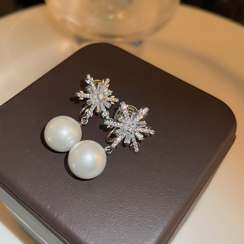 🎄Christmas Hot Sale❄️Zircon Snowflake Pearl Earrings