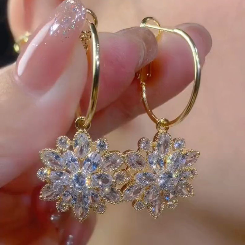 🌸2024 Spring Hot Sale✨ITALIAN STYLE CRYSTAL LOTUS EARRINGS