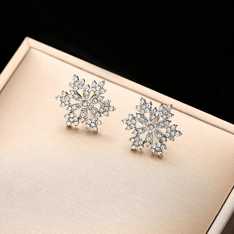 🎁CHRISTMAS PRE SALE 🎄 Diamonds Snowflake Earrings Necklace Set