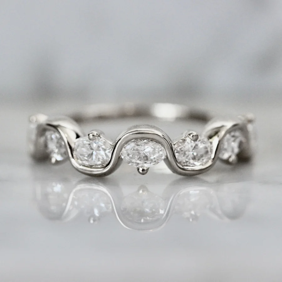 I‘ll Be With You Oval Cut Moissanite Wave Ring
