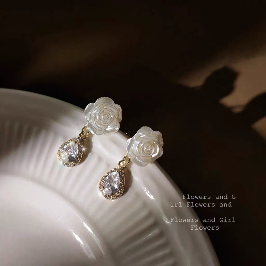 🎄Christmas Hot Sale✨White Camellia Diamond Earrings