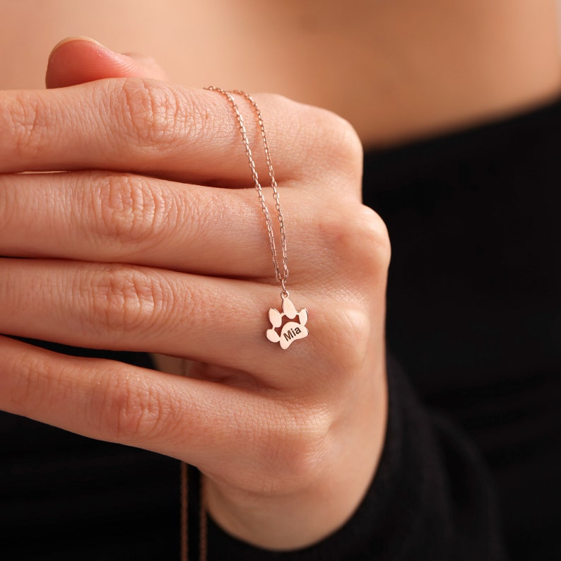 🐾 Custom Engraved Paw Print Necklace 