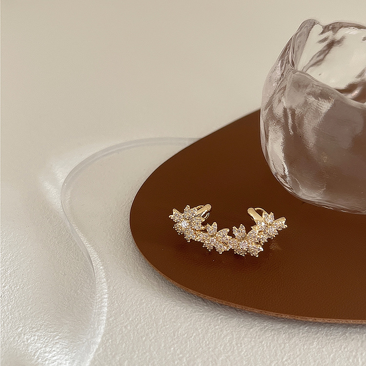 🎉New Year Hot Sale✨Micro Inlay Process Floral Ear Cuff