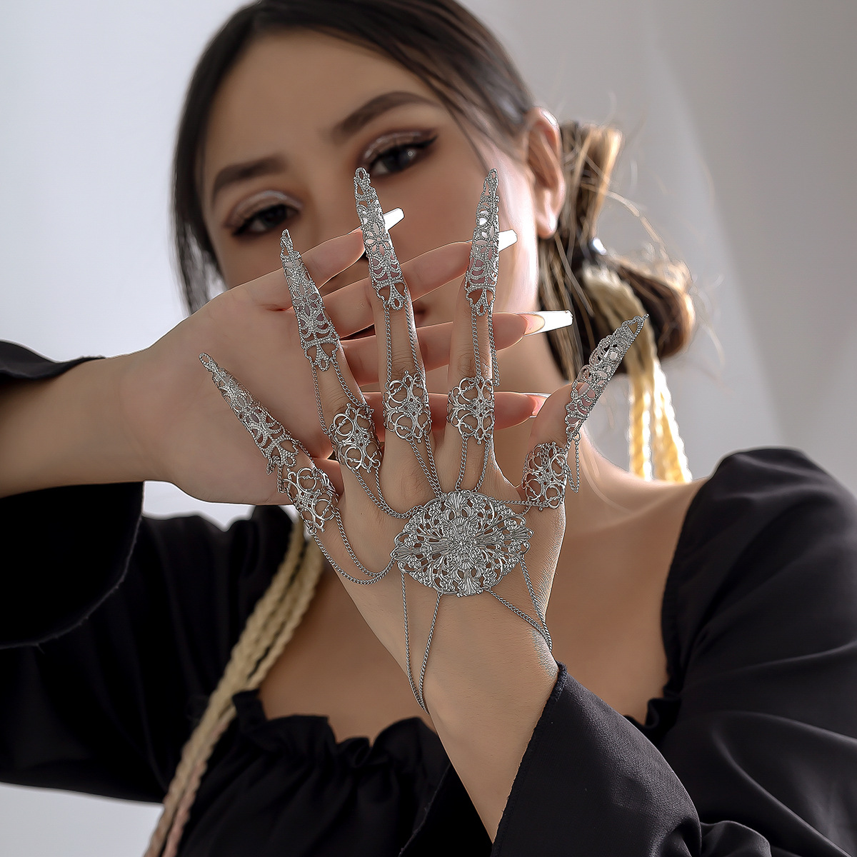 GOTHIC GLOVE METAL CUTOUT BRACELE