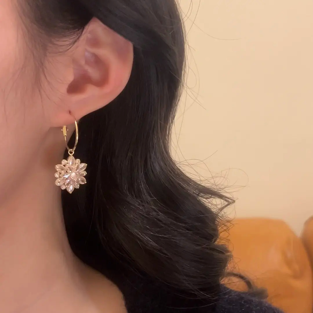 🌸2024 Spring Hot Sale✨ITALIAN STYLE CRYSTAL LOTUS EARRINGS