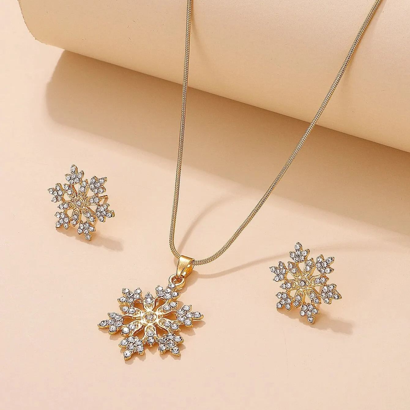 🎁CHRISTMAS PRE SALE 🎄 Diamonds Snowflake Earrings Necklace Set