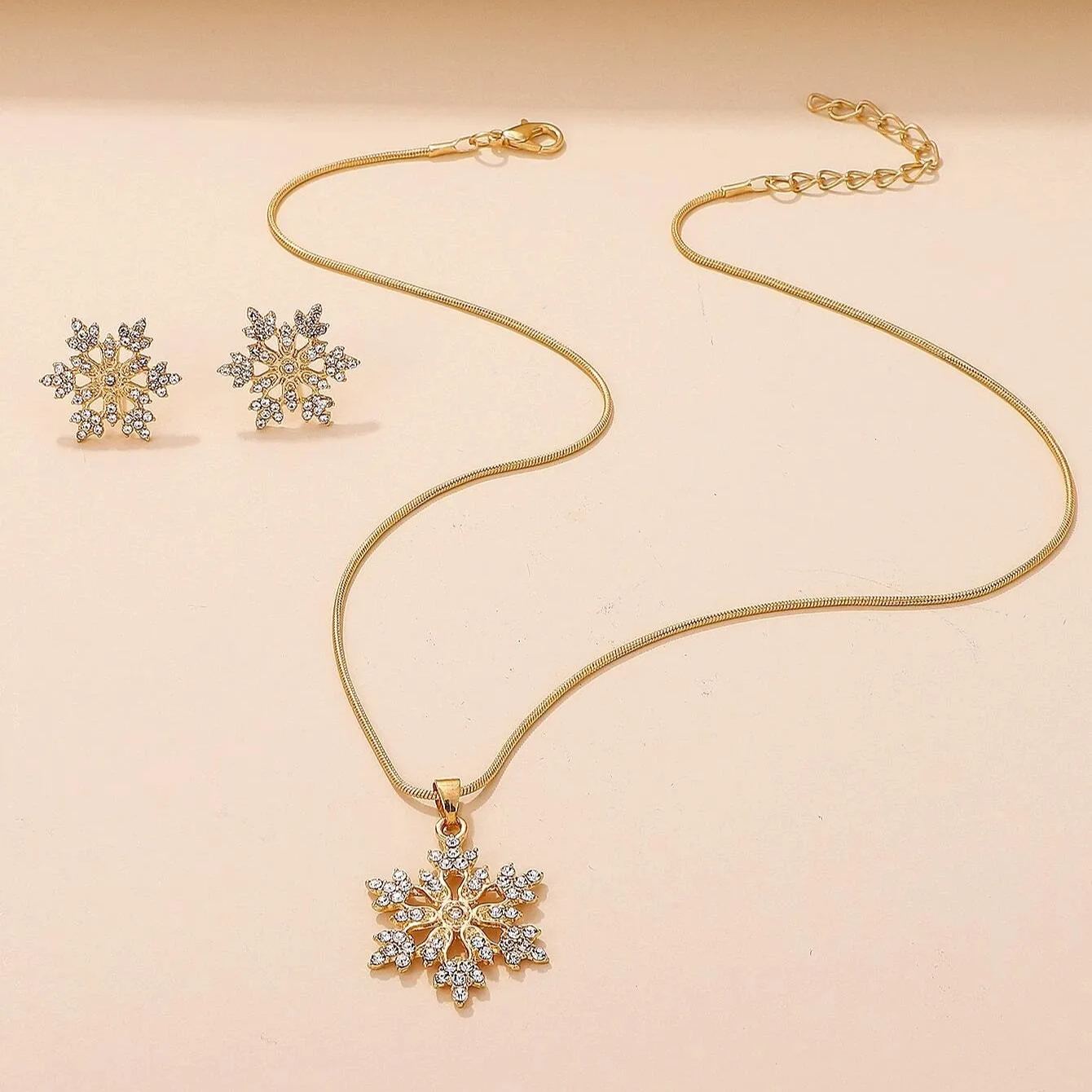 🎁CHRISTMAS PRE SALE 🎄 Diamonds Snowflake Earrings Necklace Set