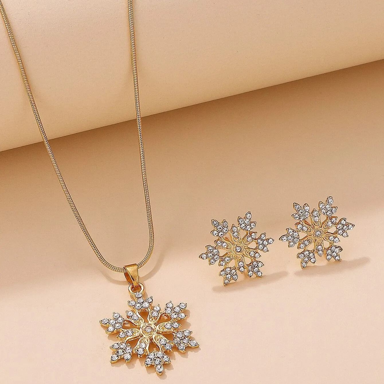 🎁CHRISTMAS PRE SALE 🎄 Diamonds Snowflake Earrings Necklace Set
