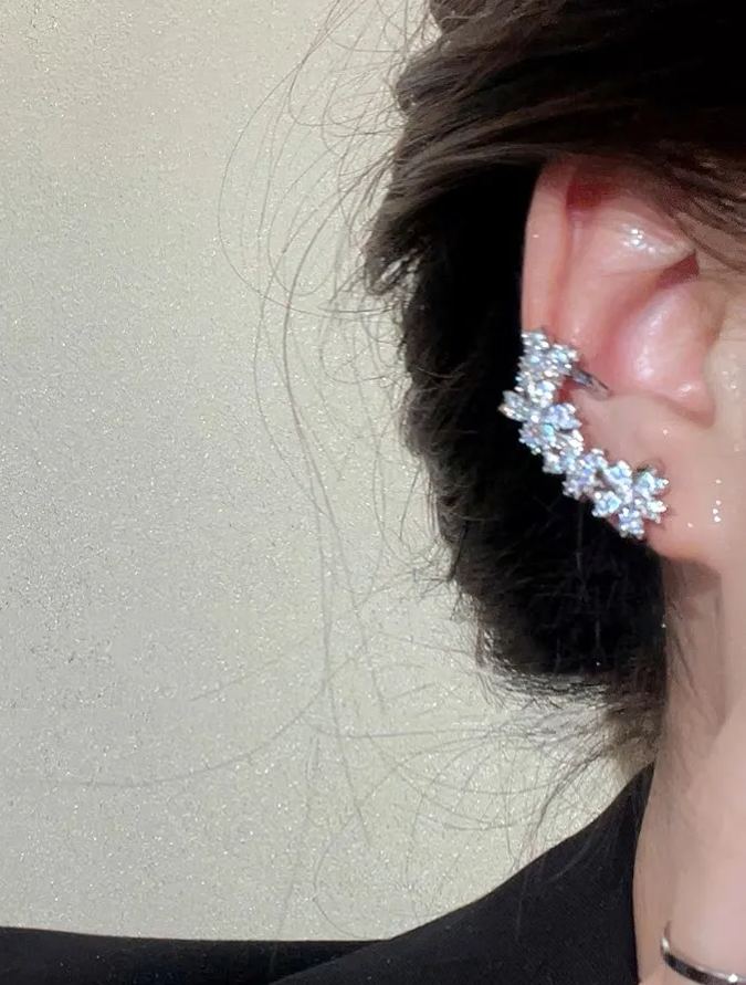 🎉New Year Hot Sale✨Micro Inlay Process Floral Ear Cuff
