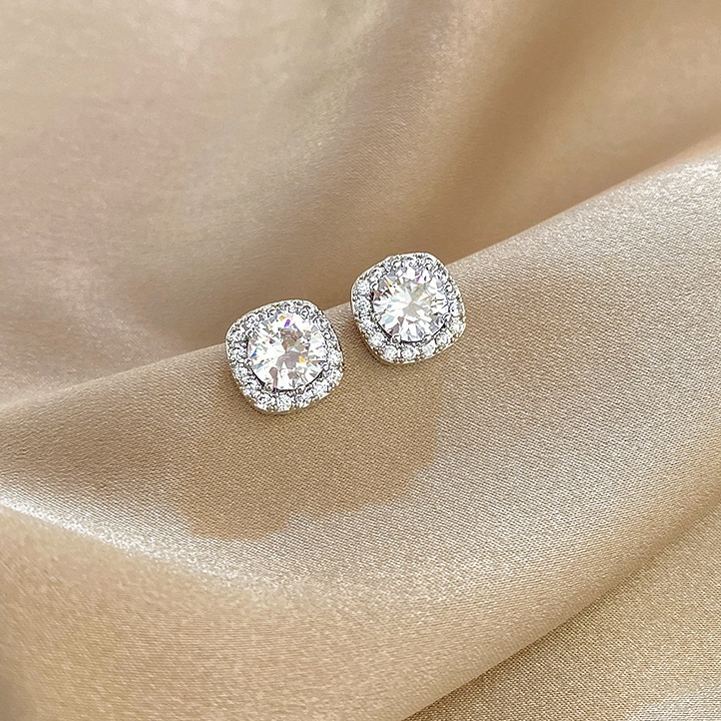 🌸2024 Spring Hot Sale✨French Style Minimalist Diamond Earrings