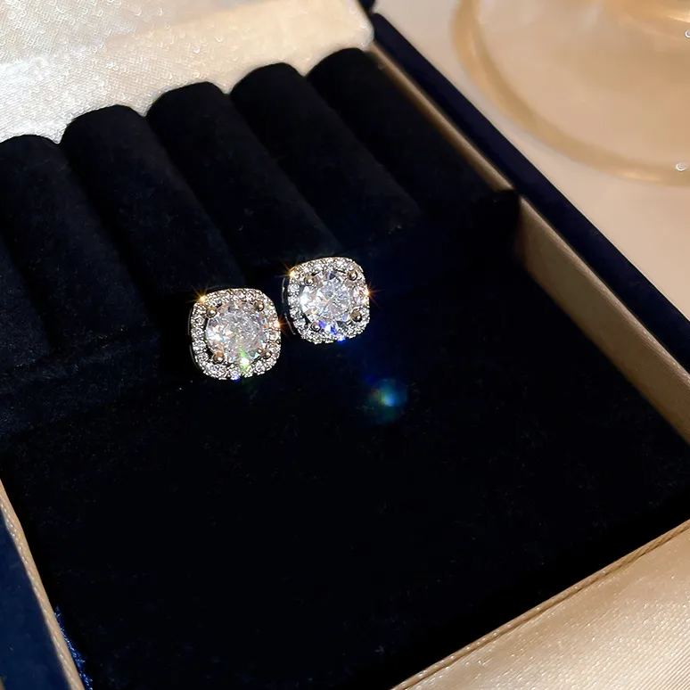 🌸2024 Spring Hot Sale✨French Style Minimalist Diamond Earrings