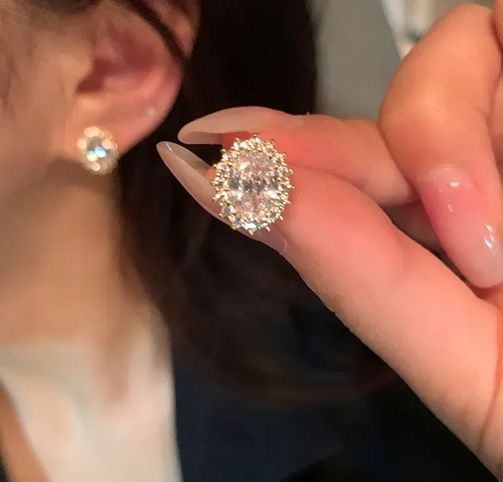 🌸2024 Spring Hot Sale✨Italian Style Zircon Hoop Earrings