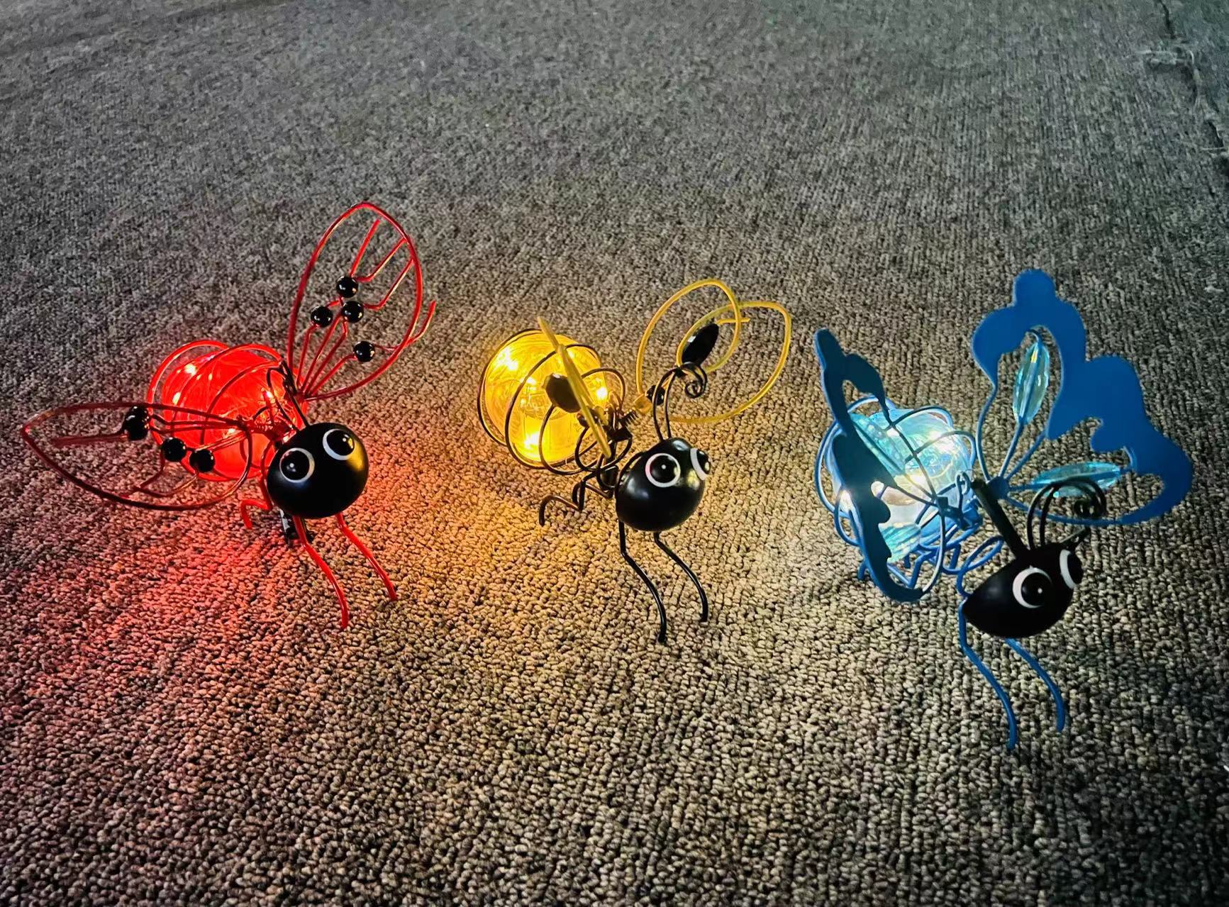 🔥Mother's Day Sale - Outdoor Hanging Solar Bee Light