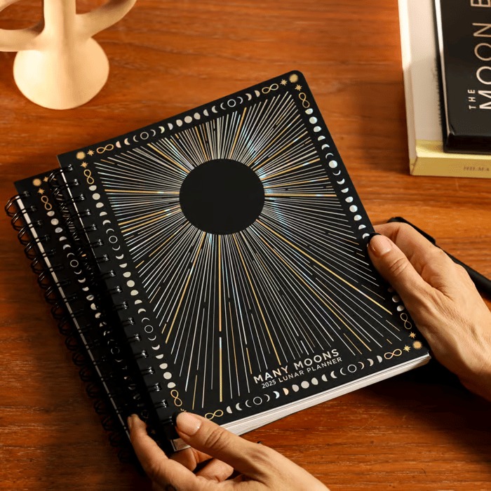 📚2025 Many Moons Lunar Planner