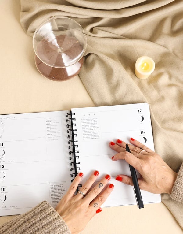 📚2025 Many Moons Lunar Planner