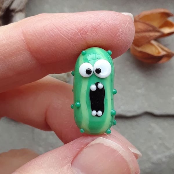 🥒Screaming Pickle Trapped in a Glass Jar🤣