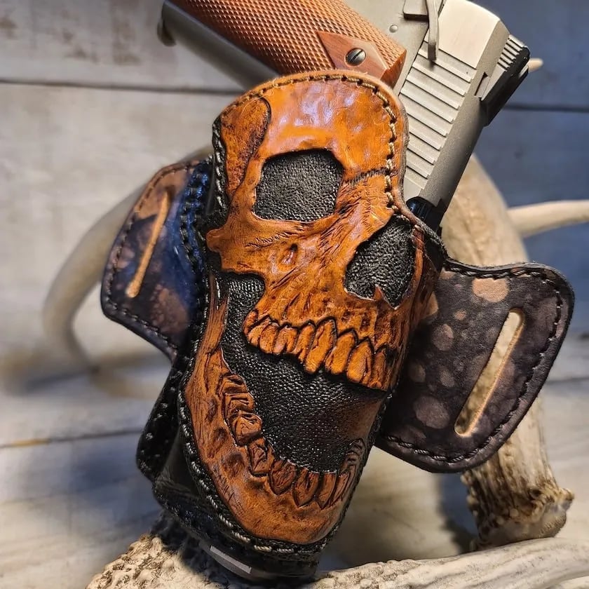 Pure Handmade Genuine Leather Skull Case (left/right hand universal)