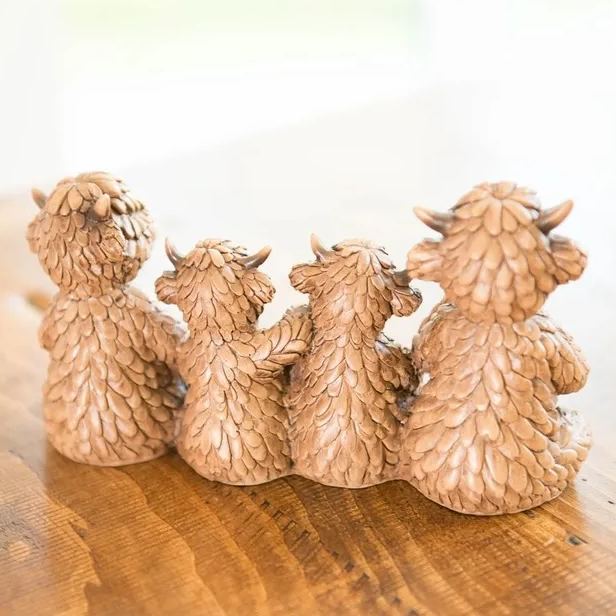 Cute Highland Cows Love Figurine