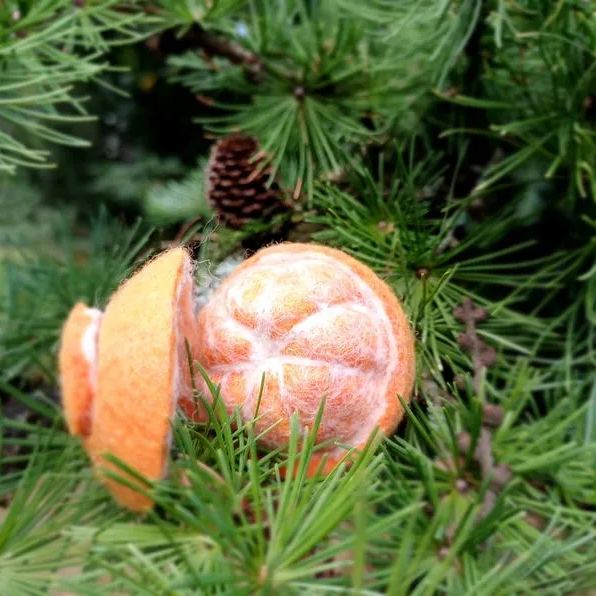 Christmas decoration felted tangerine