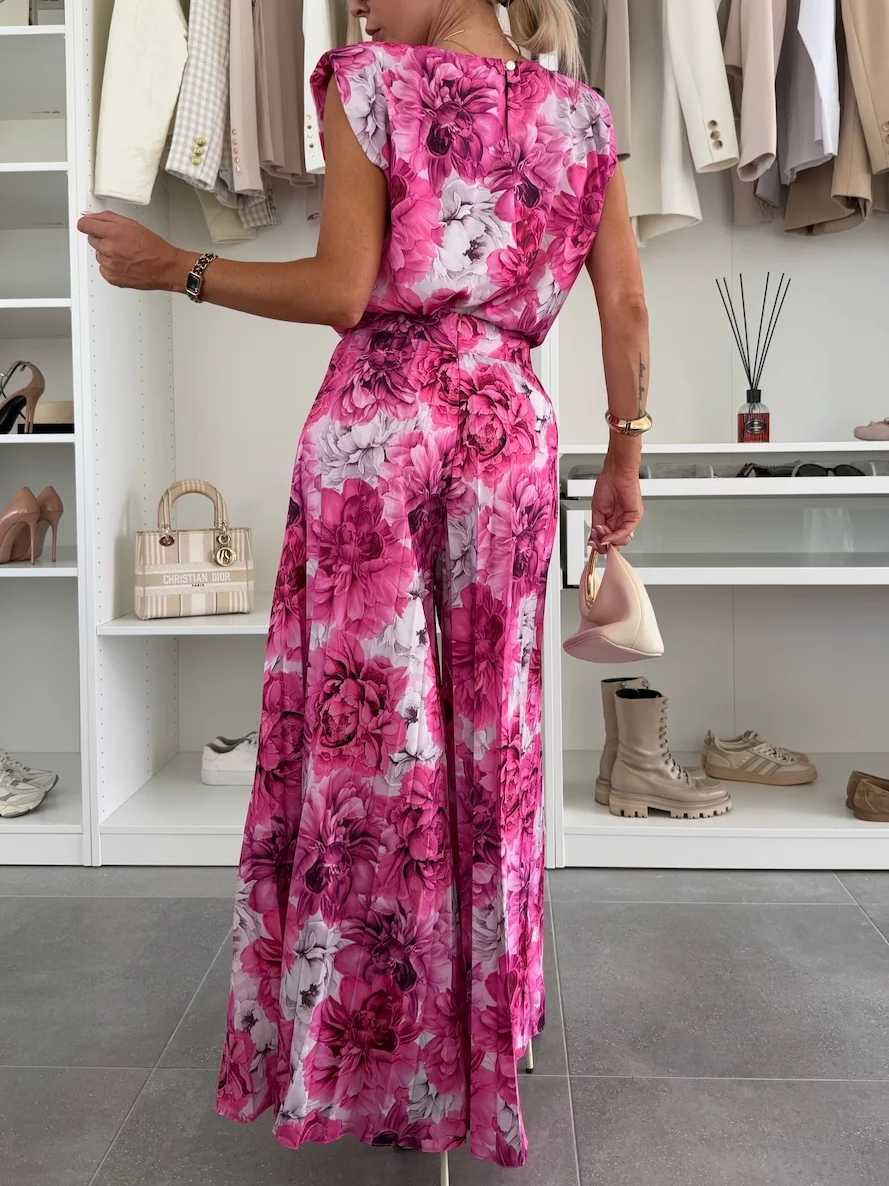Sleeveless Top and Pleated Wide-Leg Pants