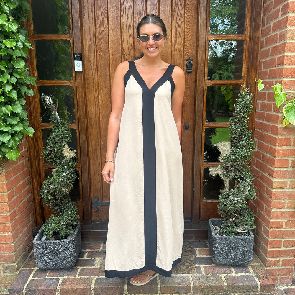 Dual-tone elegance dress! 👗