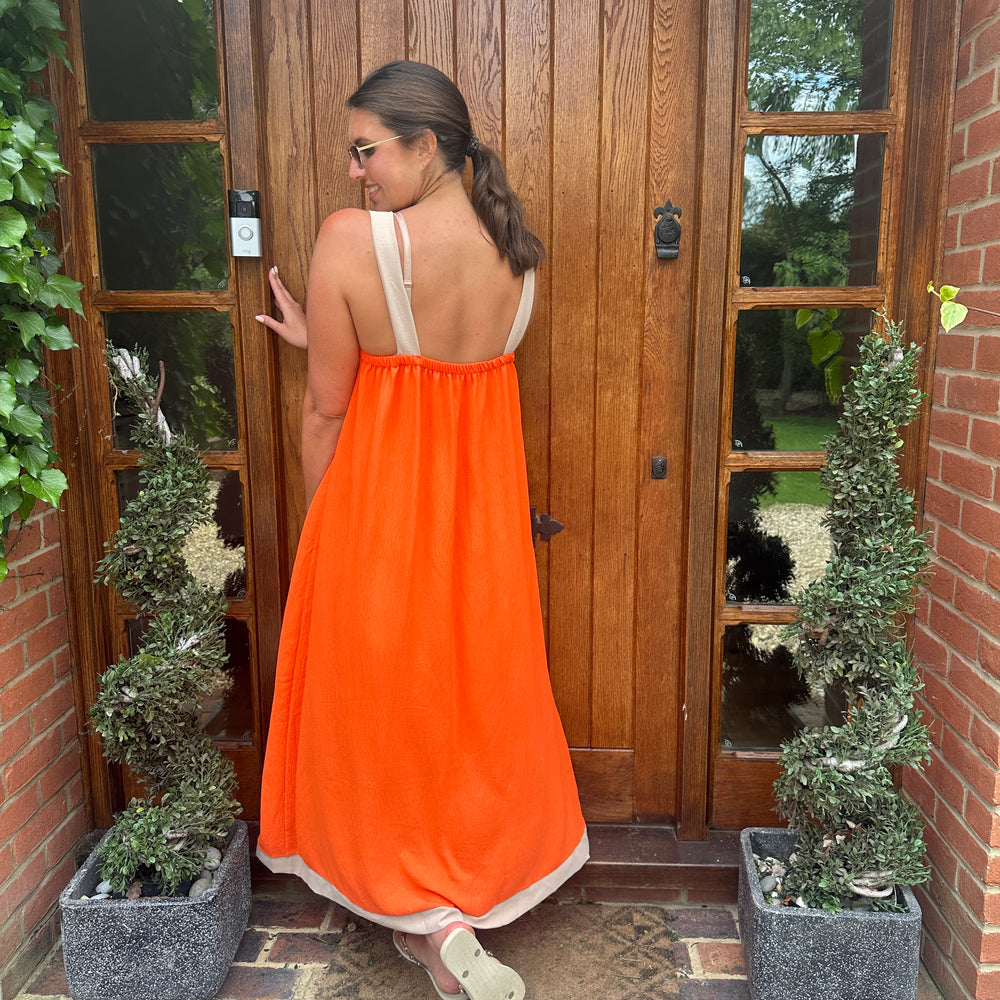 Dual-tone elegance dress! 👗