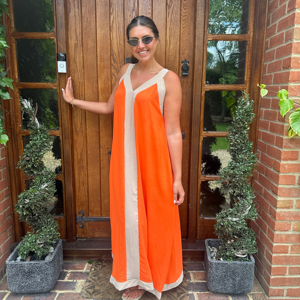 Dual-tone elegance dress! 👗