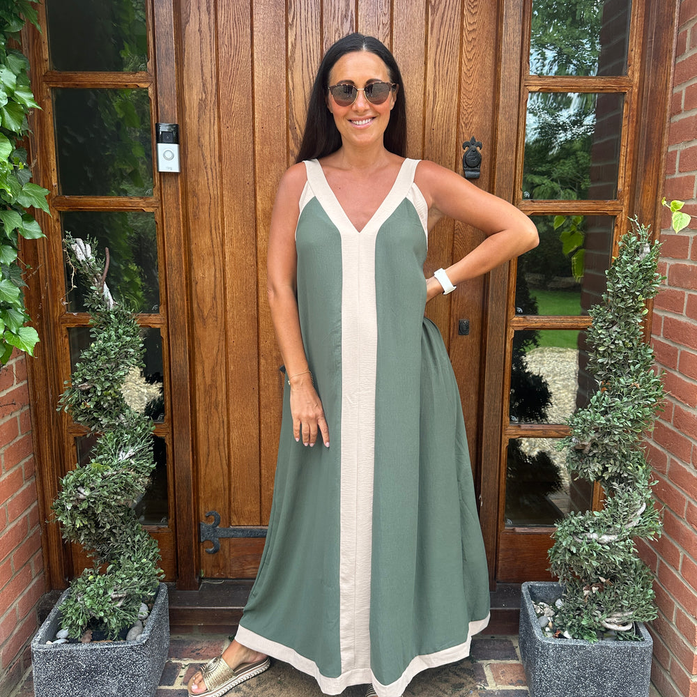 Dual-tone elegance dress! 👗