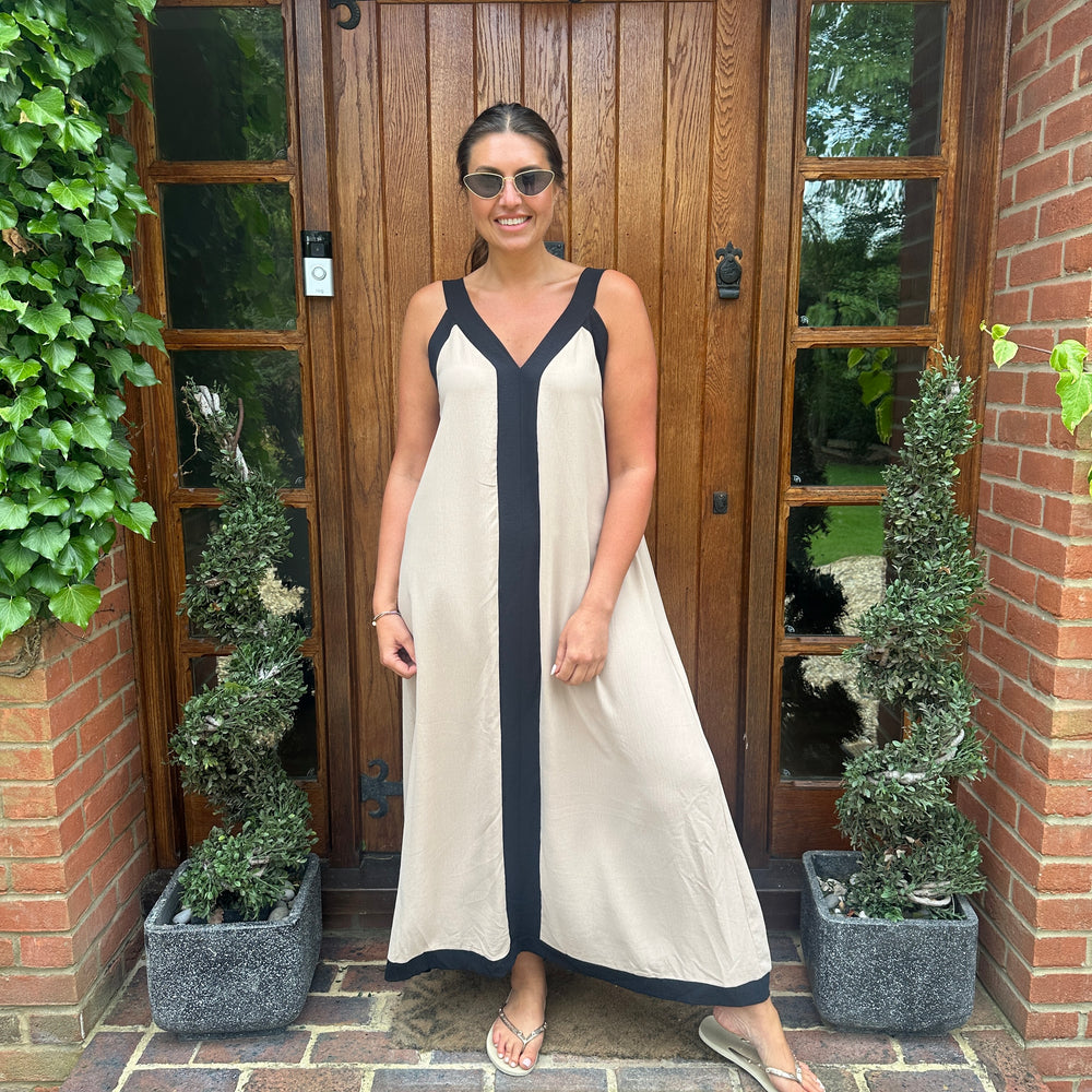 Dual-tone elegance dress! 👗