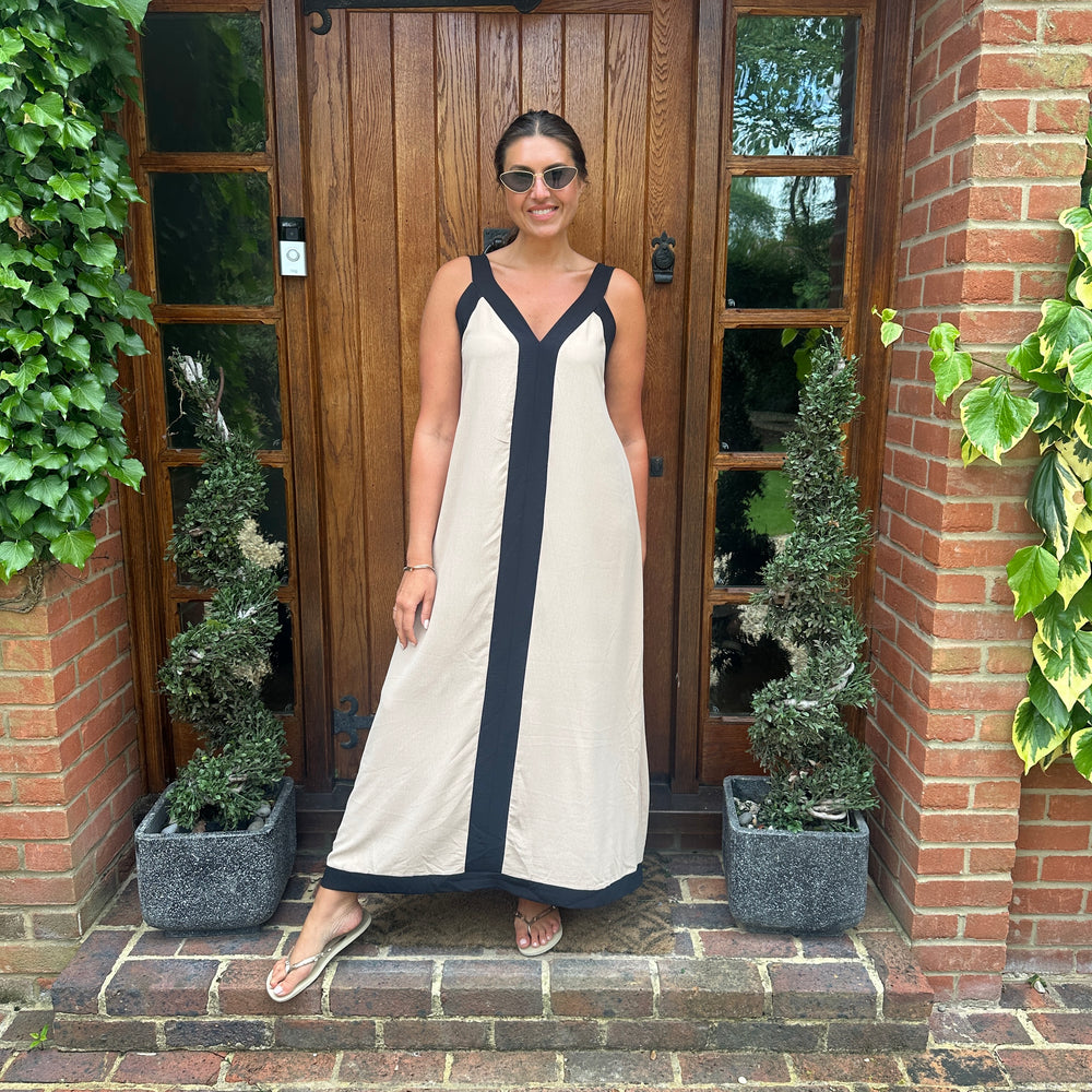 Dual-tone elegance dress! 👗