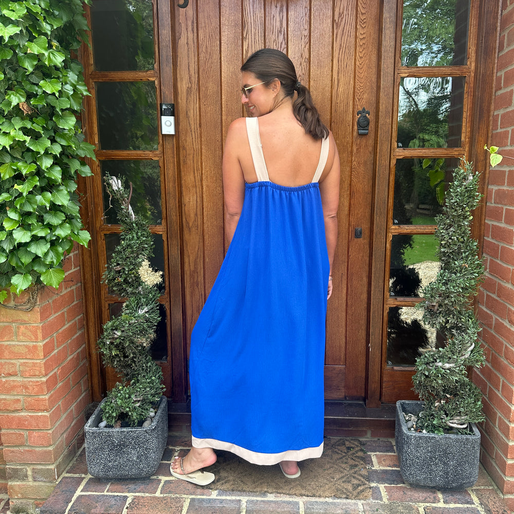 Dual-tone elegance dress! 👗