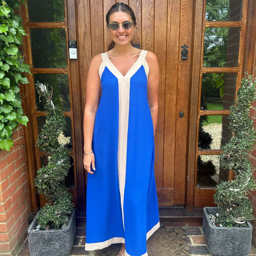 Dual-tone elegance dress! 👗