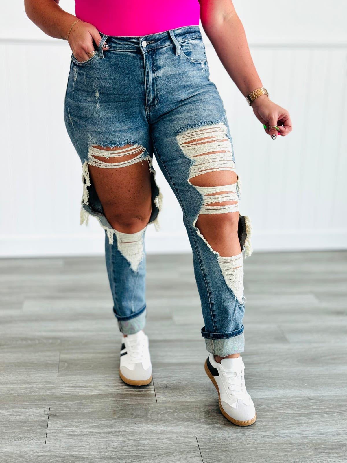 Knee ripped straight jeans