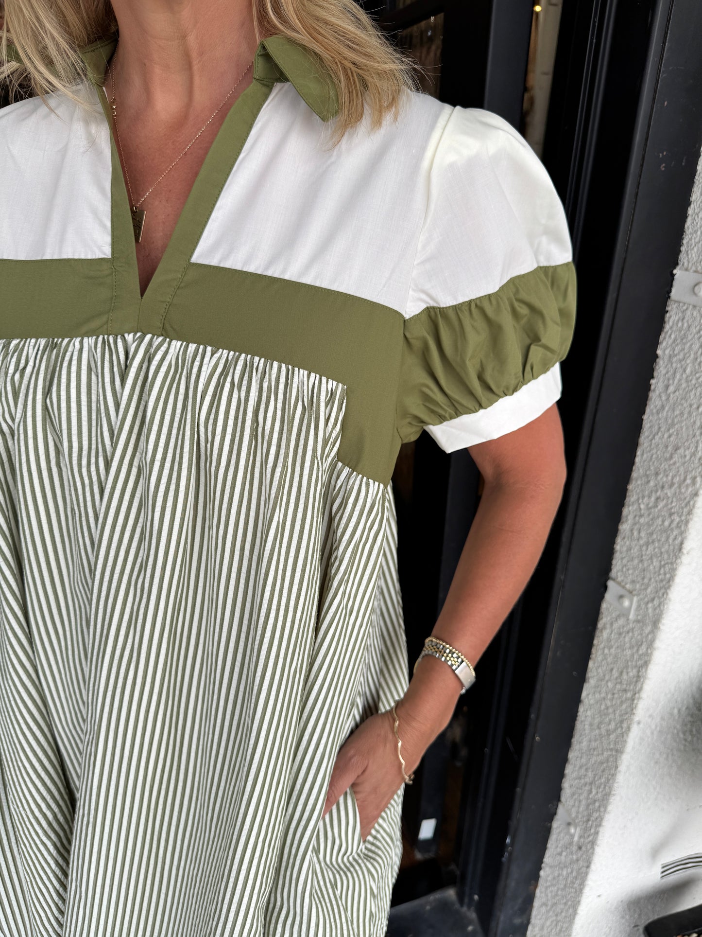 V-neck Puffed Sleeve Striped Dress