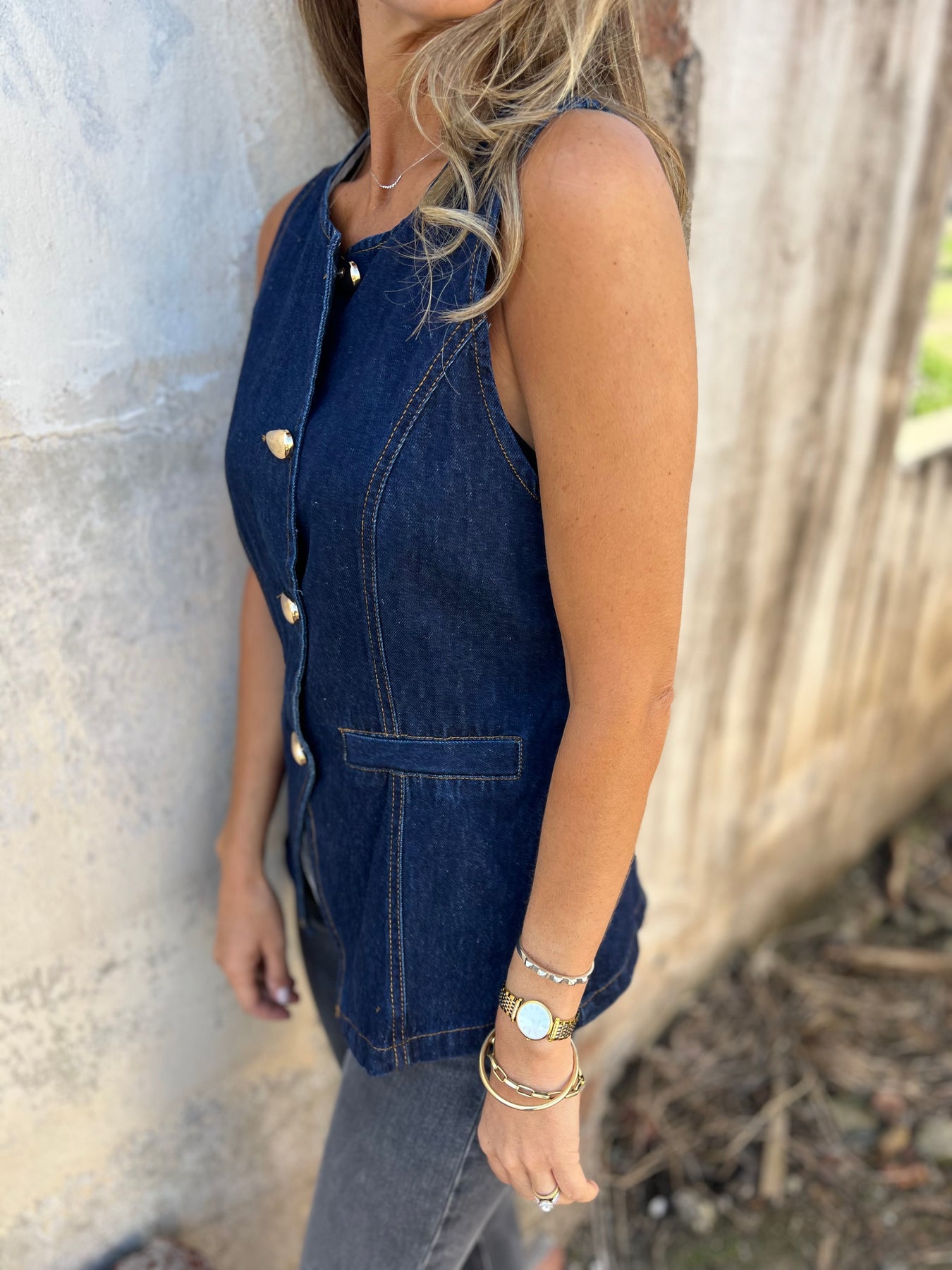 Lady's Denim Metal-buttoned Round Neck Sleeveless Vest