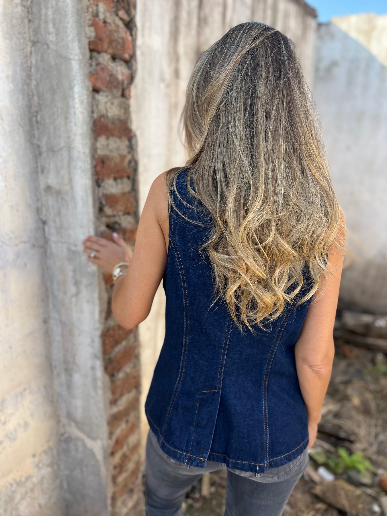 Lady's Denim Metal-buttoned Round Neck Sleeveless Vest