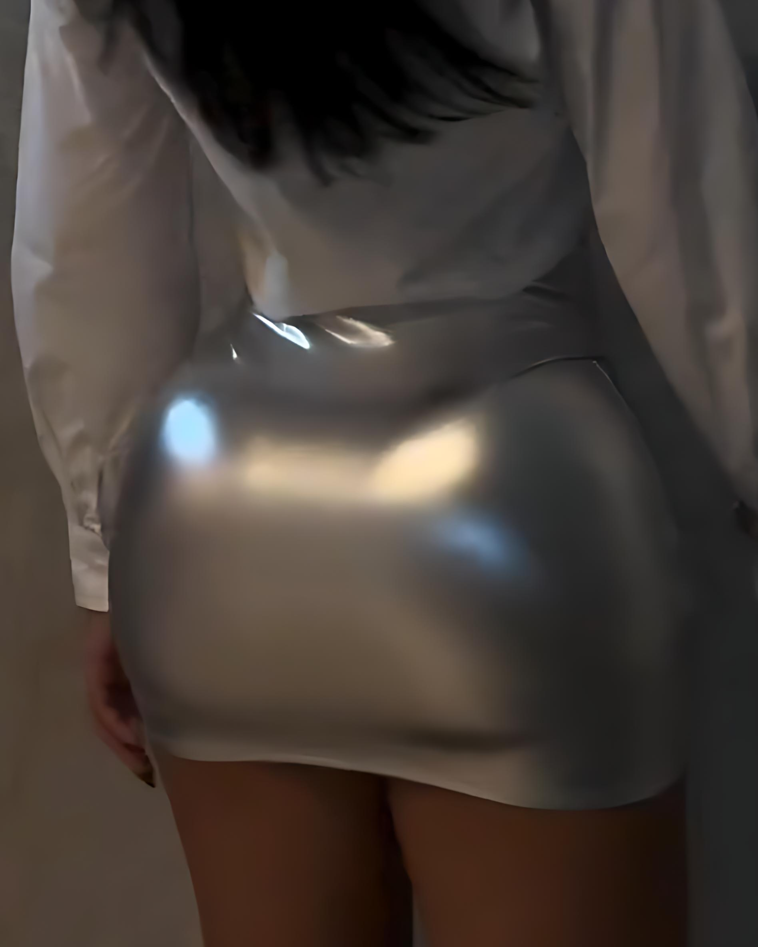 Ladies Round Neck Rhinestone Top+ Shiny Bread Buttocks Skirt Temperament Casual Set