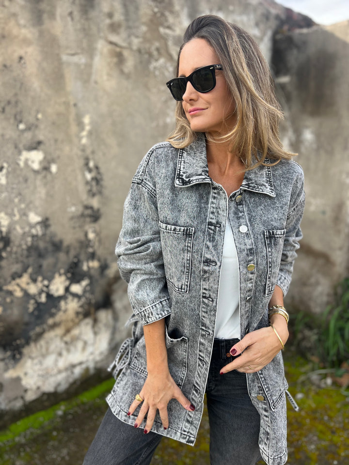 Solid color side-slit denim jacket