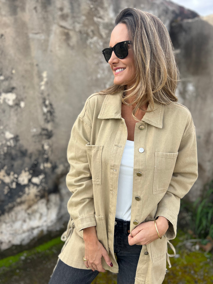 Solid color side-slit denim jacket