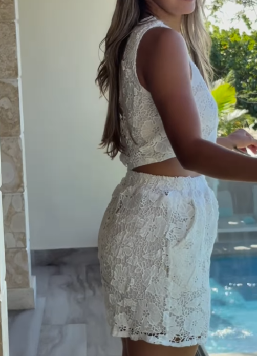 V-neck sleeveless printed hollow two-piece suit