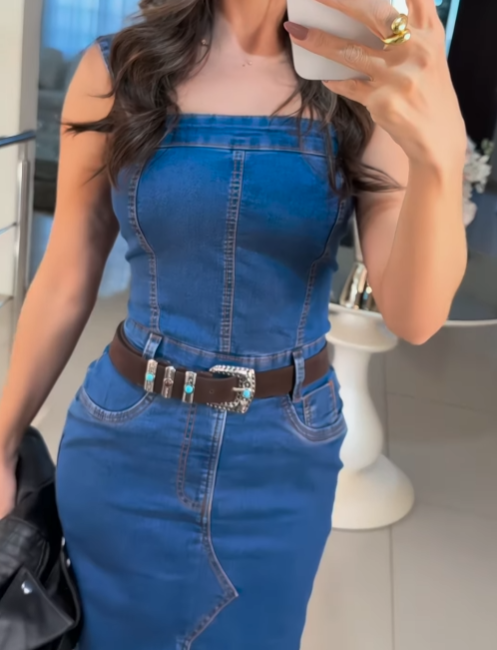 Sleeveless slit denim skirt