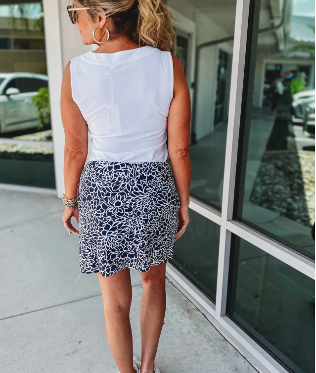 Solid color sleeveless V-neck top