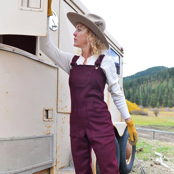 Cozy Bib Pants – Embrace Style and Warmth