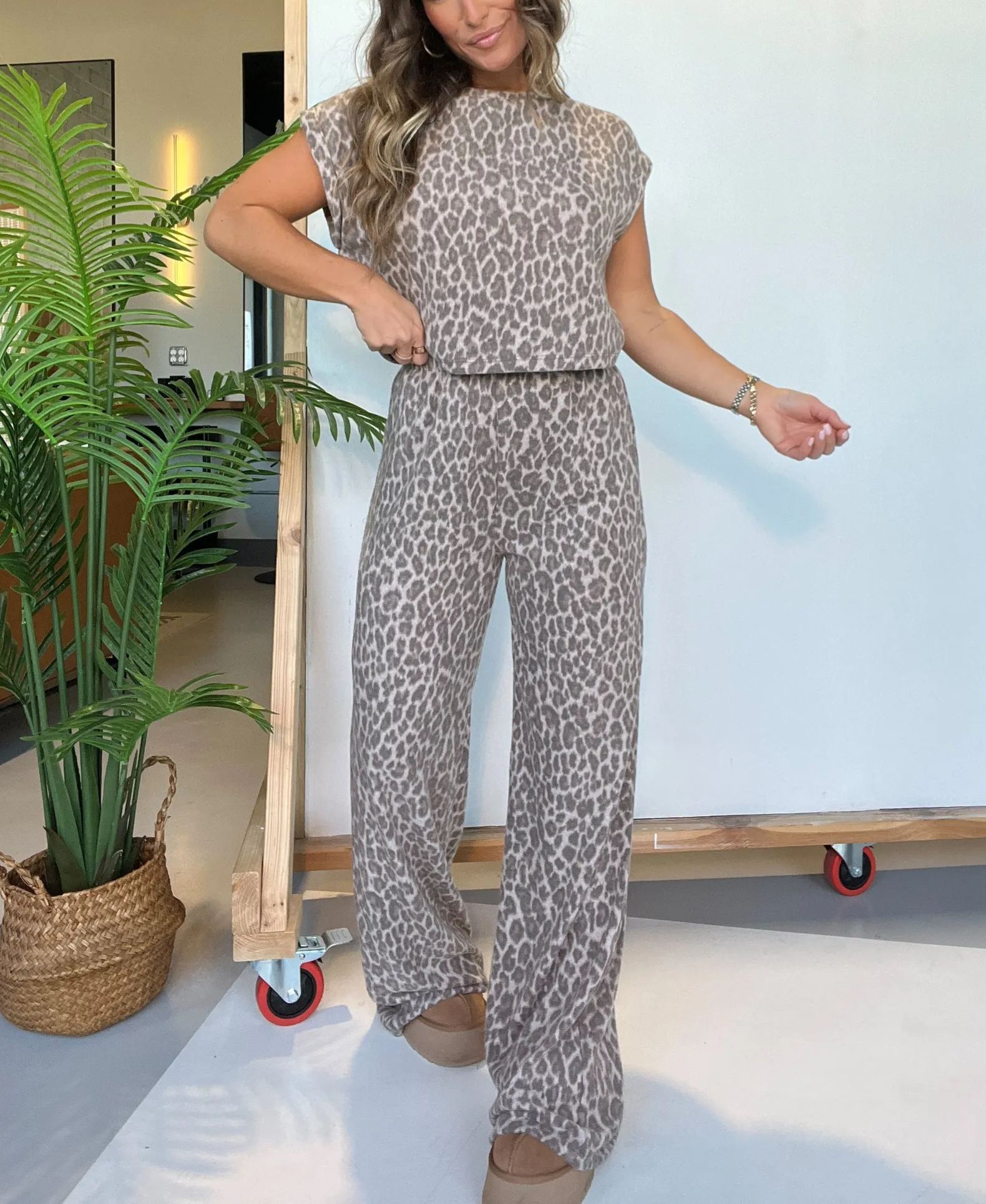 https://img-va.myshopline.com/image/store/1664282405037/DM-20250305164302-001.jpeg?w=1946&h=2595