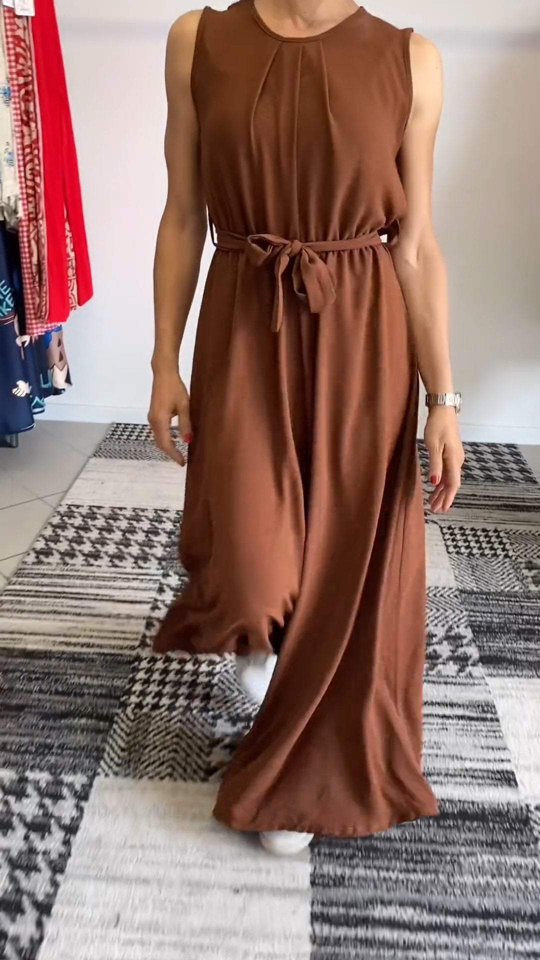 Women's Round Neck Sleeveless Casual Jumpsuit