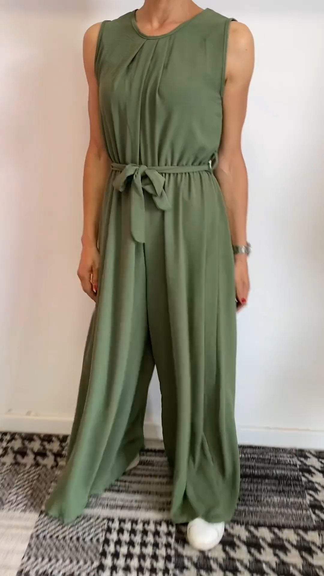 Women's Round Neck Sleeveless Casual Jumpsuit