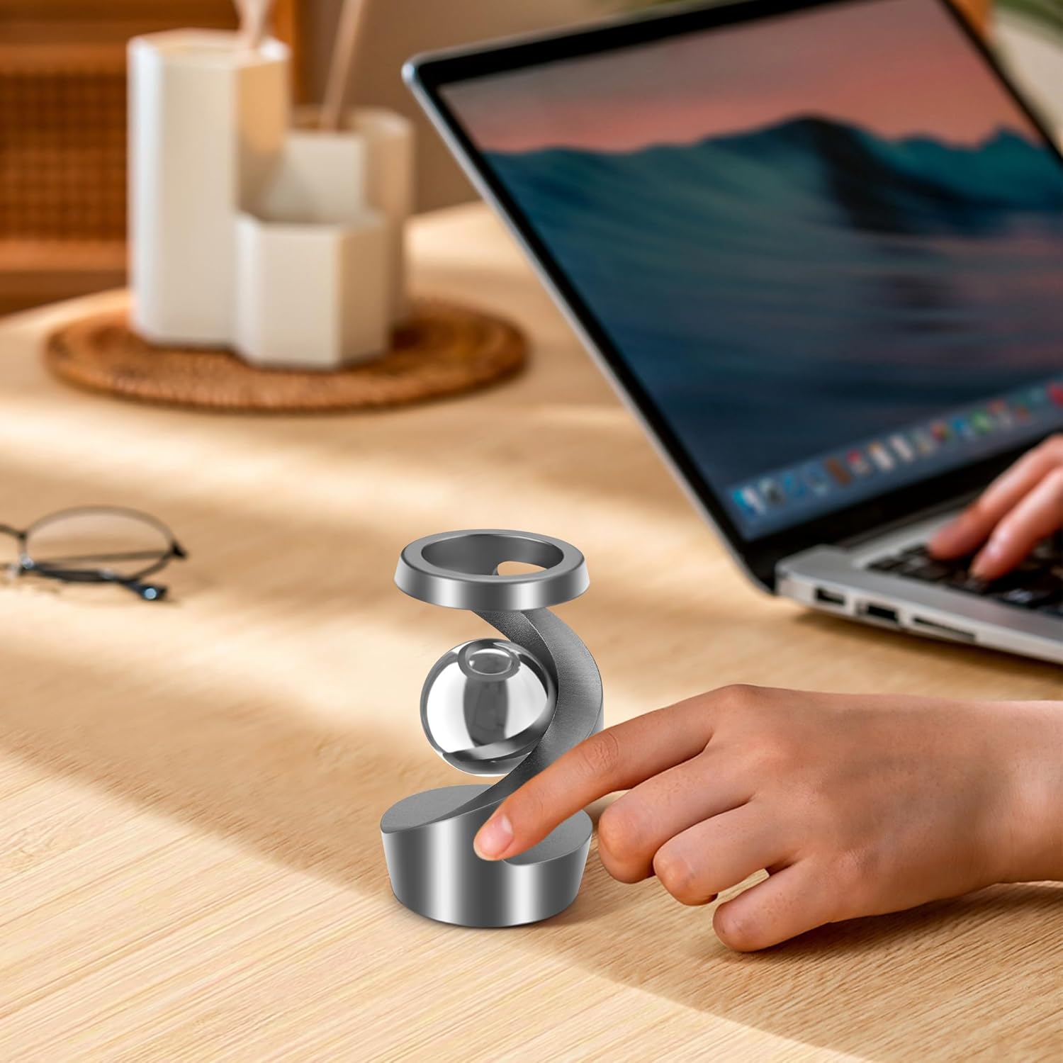 💥Gravity Defying Kinetic Desk Toy Optical Illusion Desk Toy