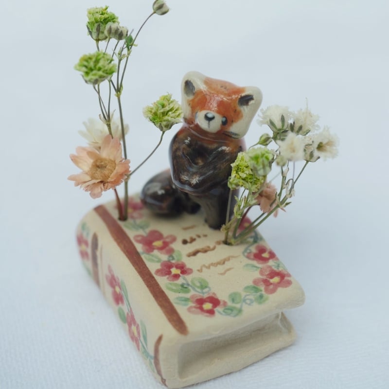 Handmade Animal Dried Flower Miniature Book Sculptures