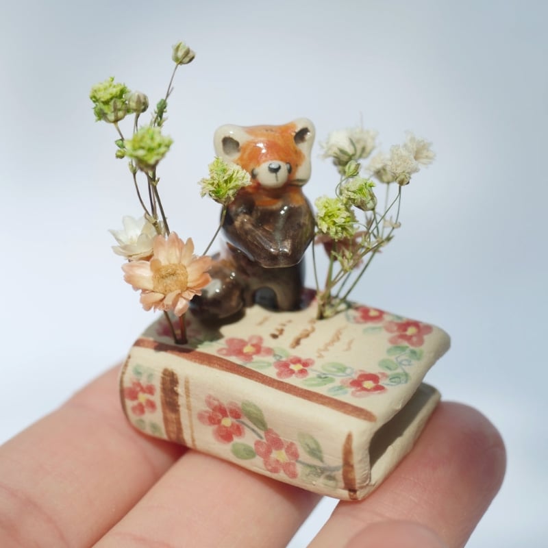 Handmade Animal Dried Flower Miniature Book Sculptures